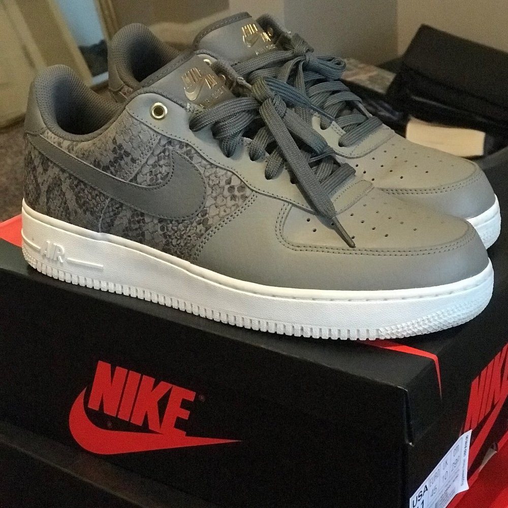 Nike Men's Air Force 1 - Gray/Snake Skin, Size 11